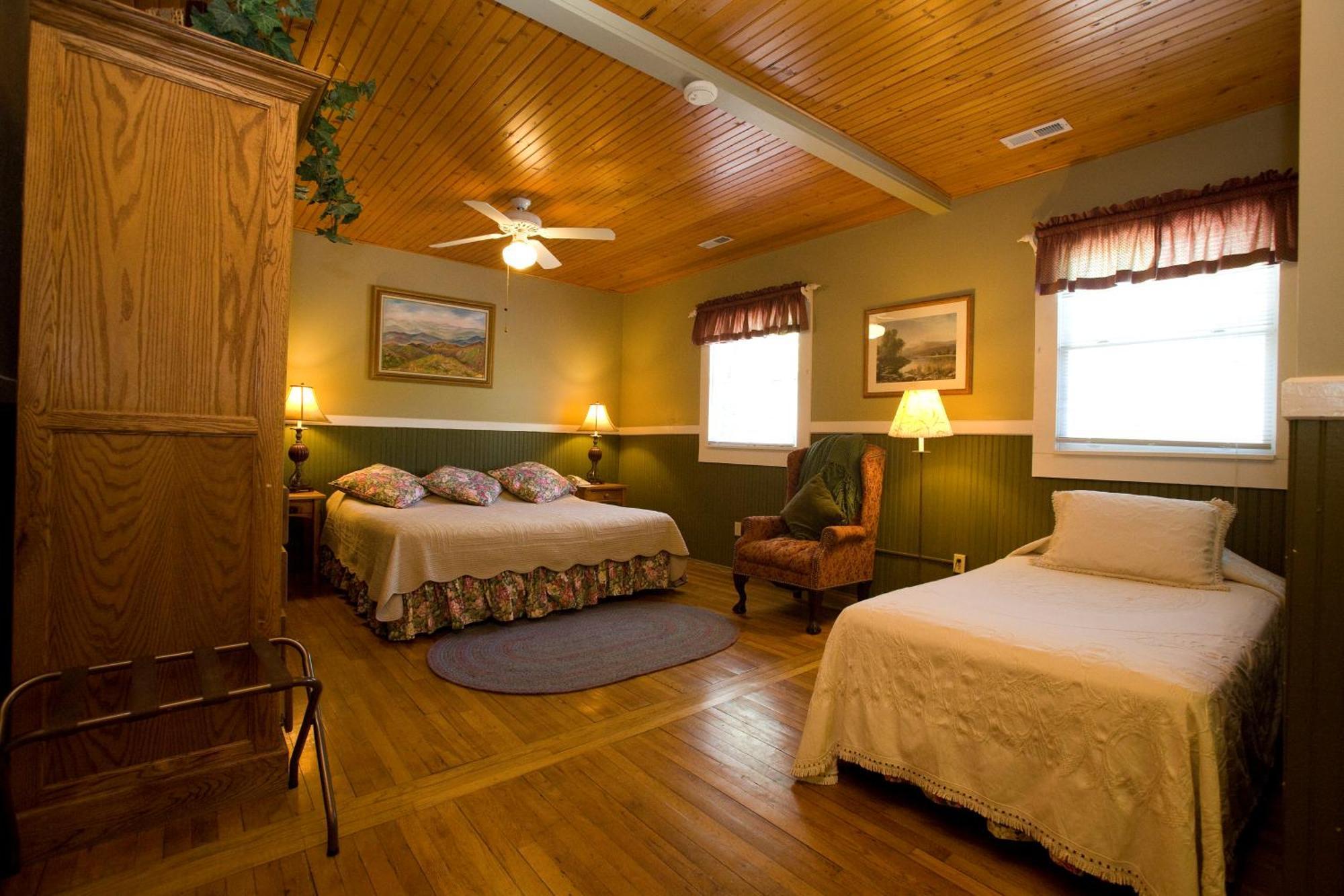 Highland Lake Inn & Resort - Flat Rock Kültér fotó